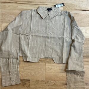 NWT pretty little thing cropped button up shirt size 4 USA